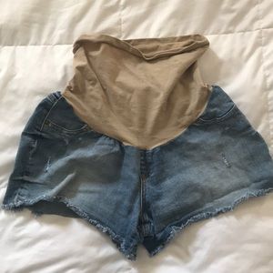 Jessica Simpson maternity shorts